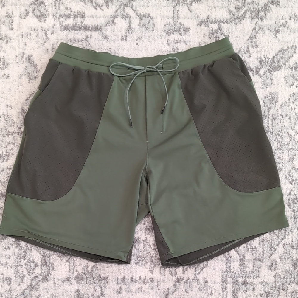Lululemon Linerless Green Men's 9in Basketball Shorts Size XL